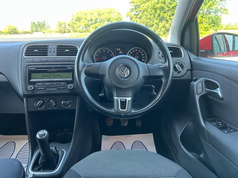 VOLKSWAGEN POLO